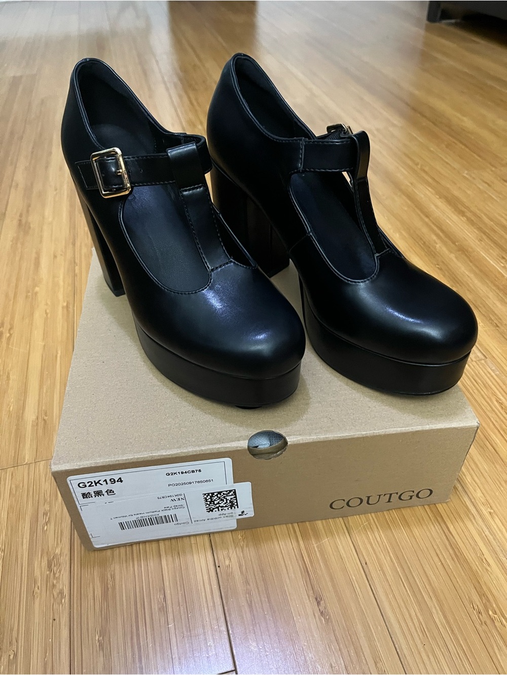 Black T-Strap Platform Pumps - Picture 5 of 11